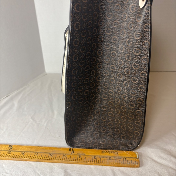 GUESS Oakpark Signature Print handbag/Carryall/Sling Bag Stone MultiColor NWOT - Picture 12 of 12